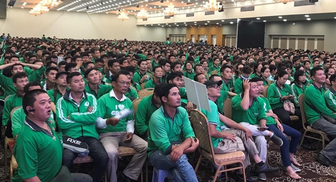 Tai xe GrabBike keu goi tat ung dung de phan doi hang tang chiet khau hinh anh