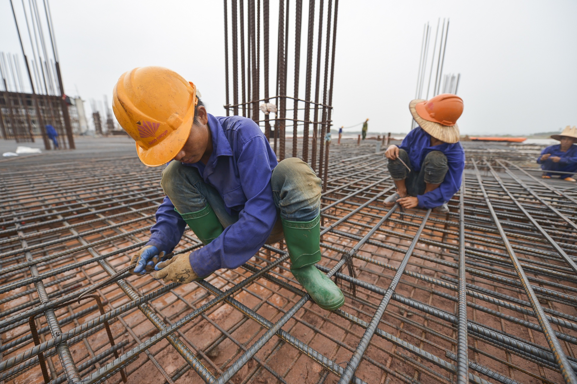 Toan canh san bay Van Don dang duoc xay dung hinh anh