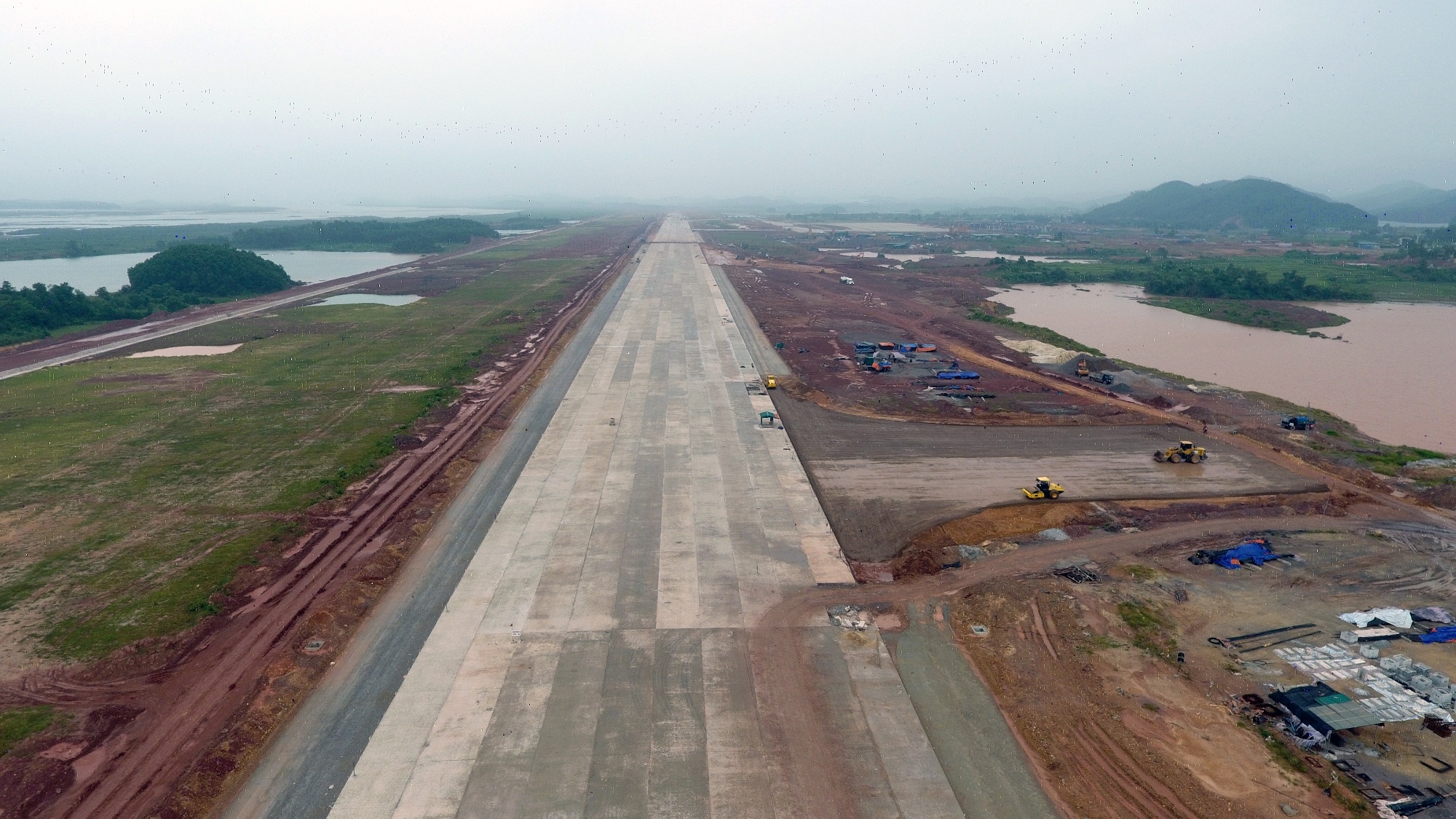 Toan canh du an san bay 4.000 ty gap rut ve dich o dac khu Van Don hinh anh