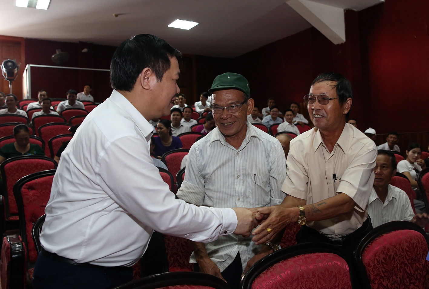 pho thu tuong vuong dinh hue tiep xuc cu tri anh 1