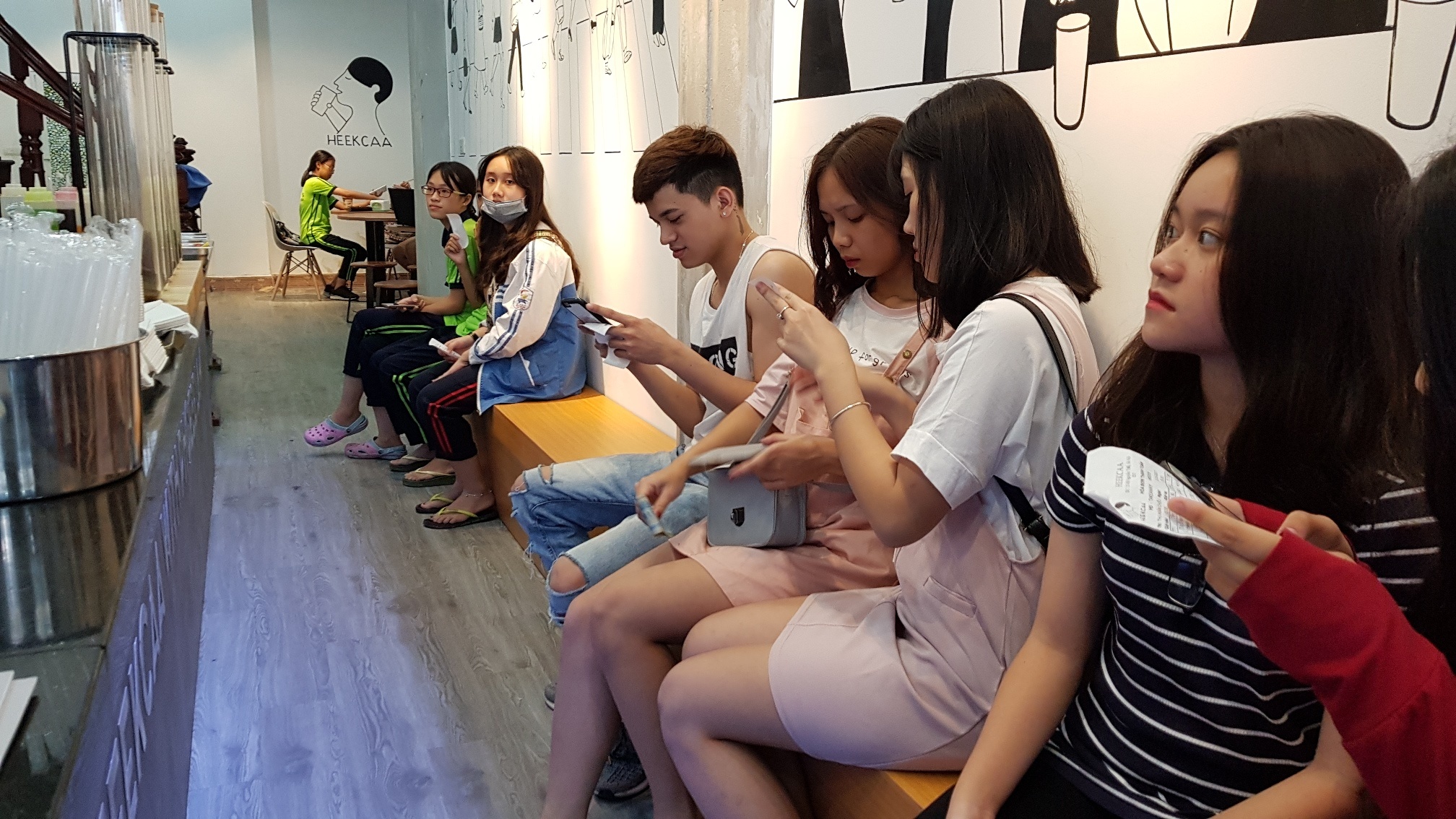 Mat bang ban tra sua 70 trieu dong mot thang van kho thue hinh anh