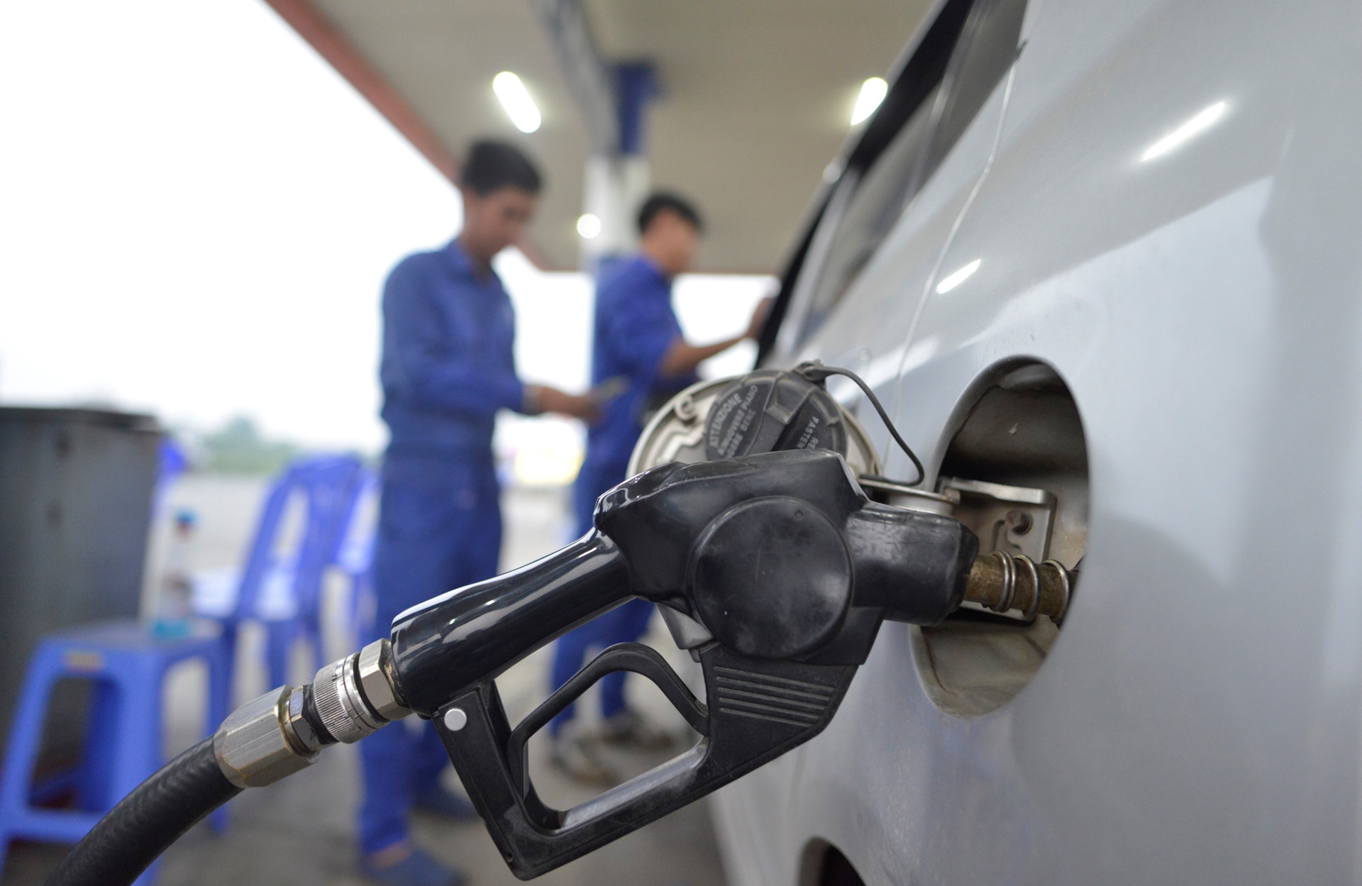 Ngung ban xang A92 khong phai de ‘cuu’ cac nha may ethanol thua lo hinh anh