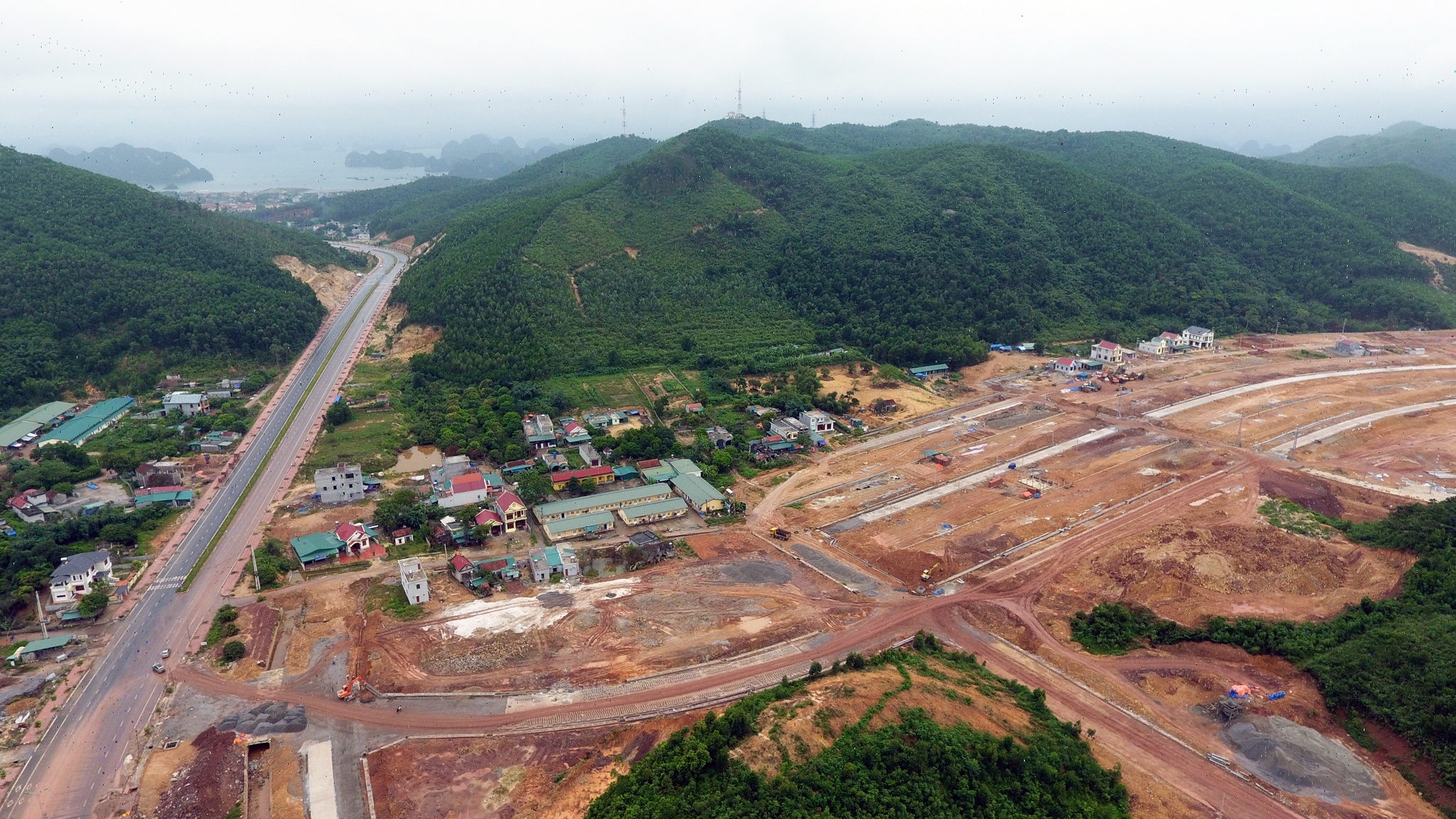 HDND Quang Ninh tan thanh chu truong thanh lap dac khu Van Don hinh anh