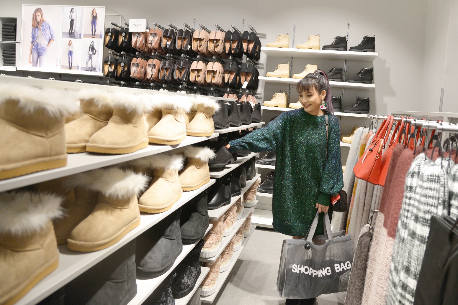 Cua hang H&M dau tien tai Ha Noi co gi khac voi Sai Gon? hinh anh