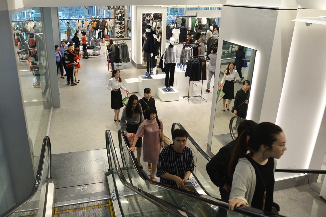 zara ngay dau khai truong. anh 4