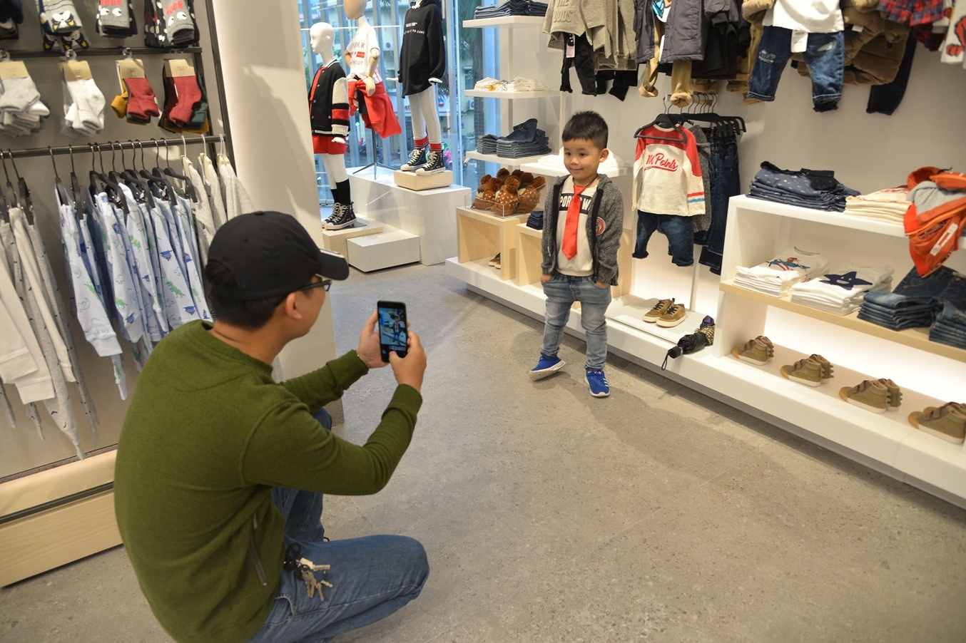 zara ngay dau khai truong. anh 8