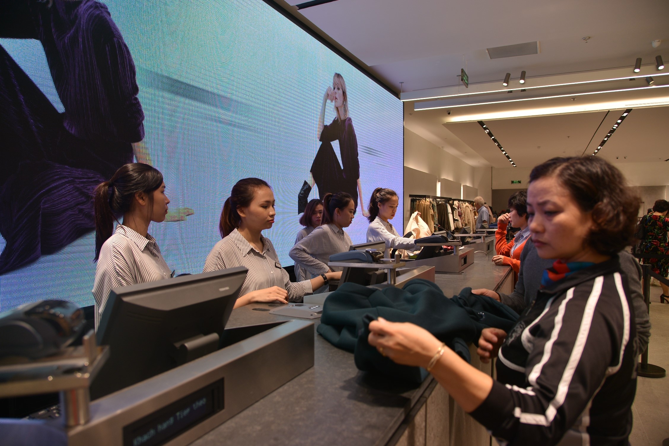 zara ngay dau khai truong. anh 9