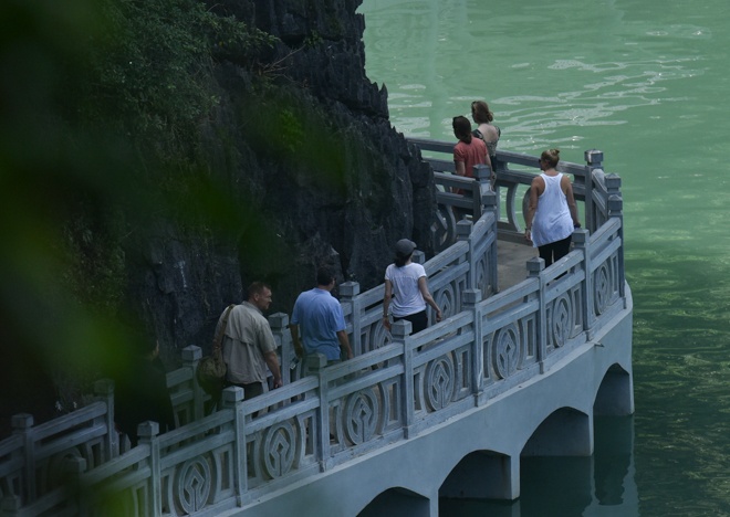 COO facebook len thuyen tham vinh ha long anh 11