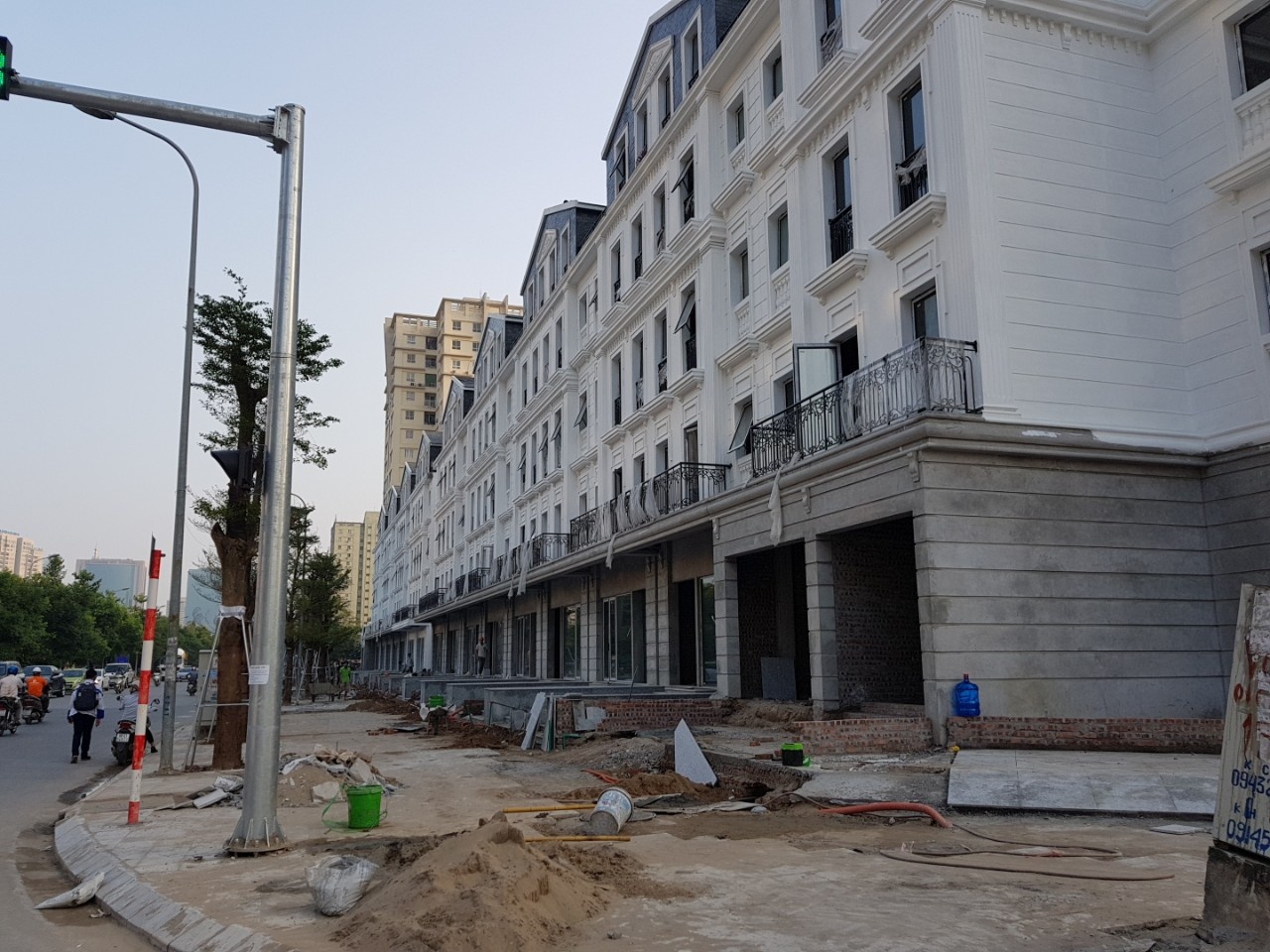 Muon mua biet thu 47 ty, phai ‘trao tay’ tien chenh 30 ty hinh anh