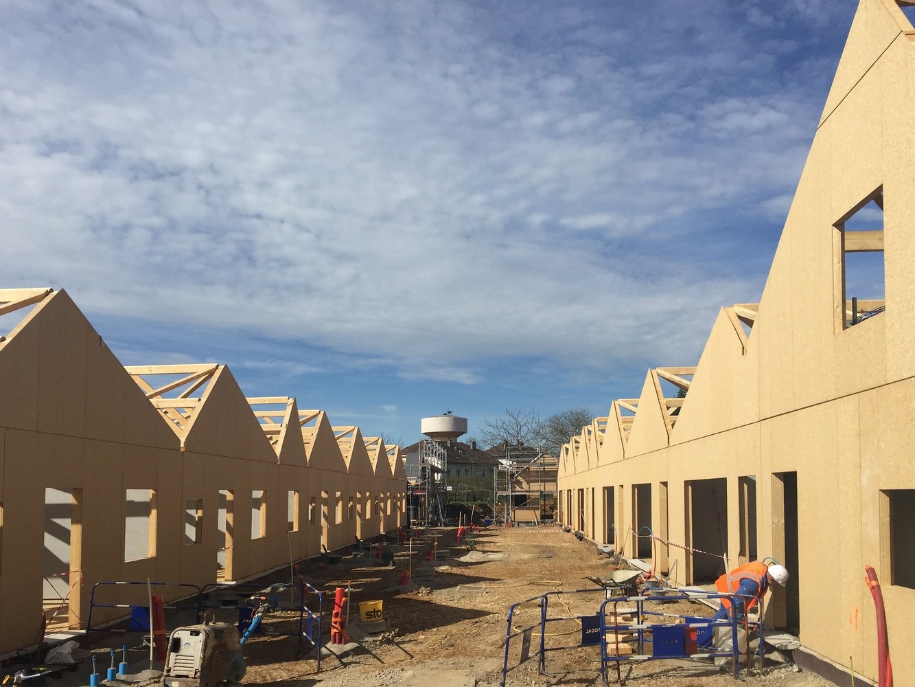 Can canh khu nha gia re o mien Dong Bac nuoc Phap hinh anh