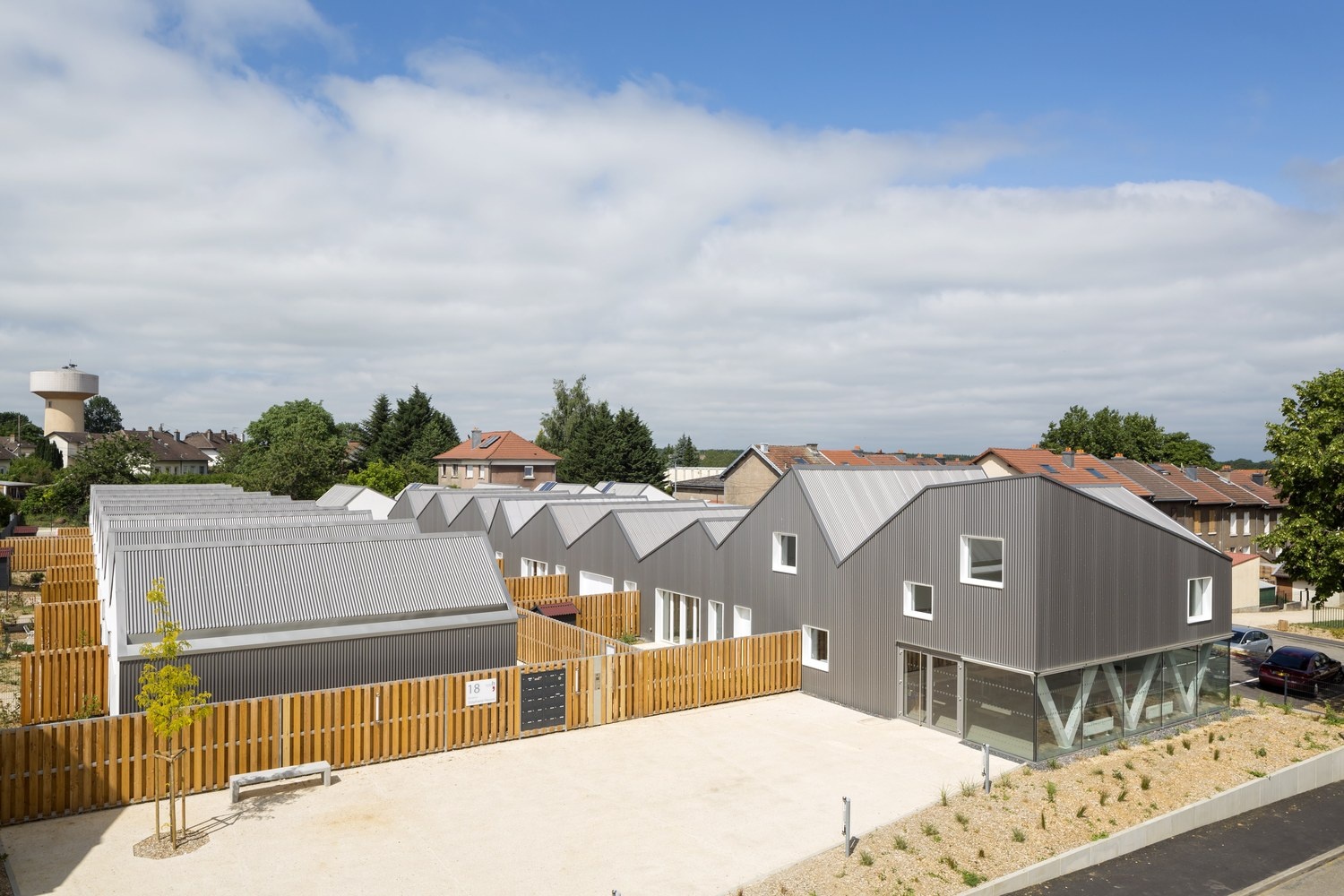 du an nha o xa hoi cho nguoi gia tai phap anh 1