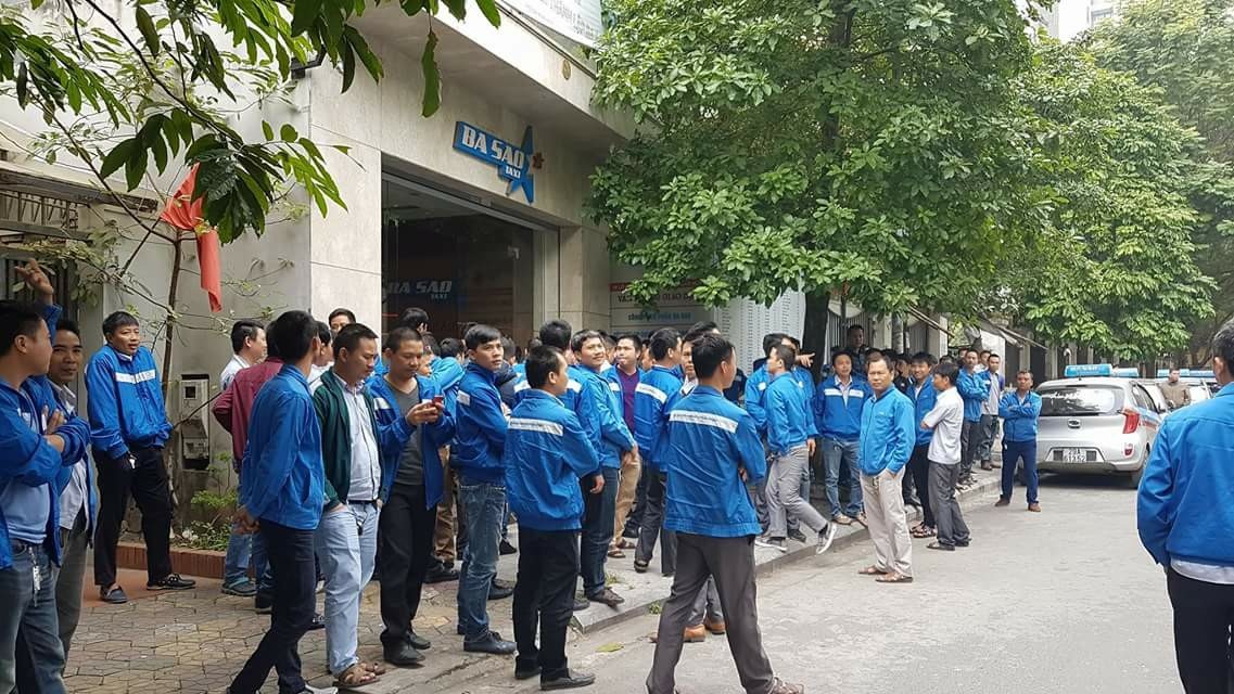 Hang chuc tai xe taxi Ba Sao dinh cong vi Uber, Grab hinh anh