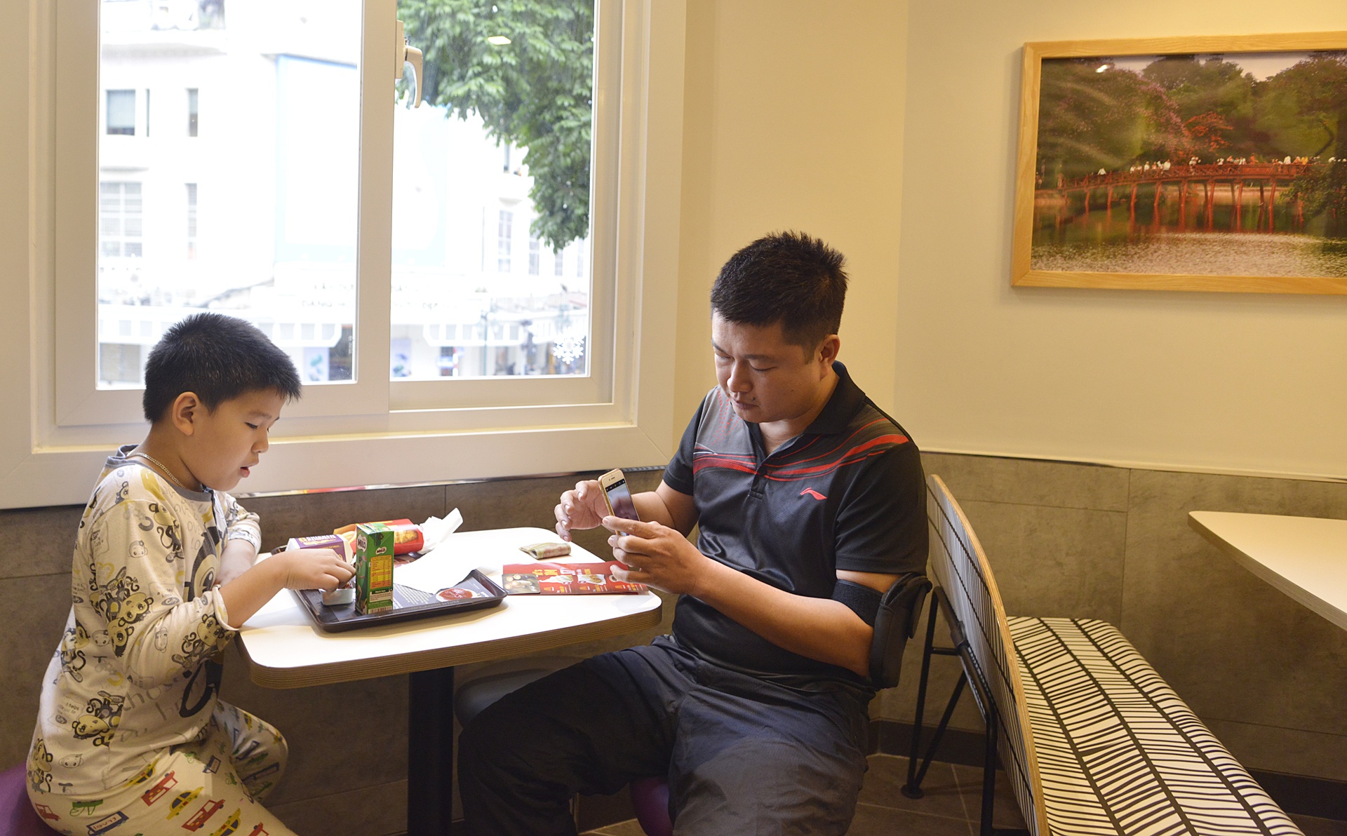 khai truong cua hang mcdonald's tai ha noi anh 11