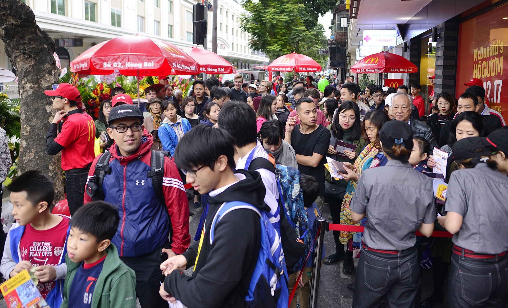 khai truong cua hang mcdonald's tai ha noi anh 3
