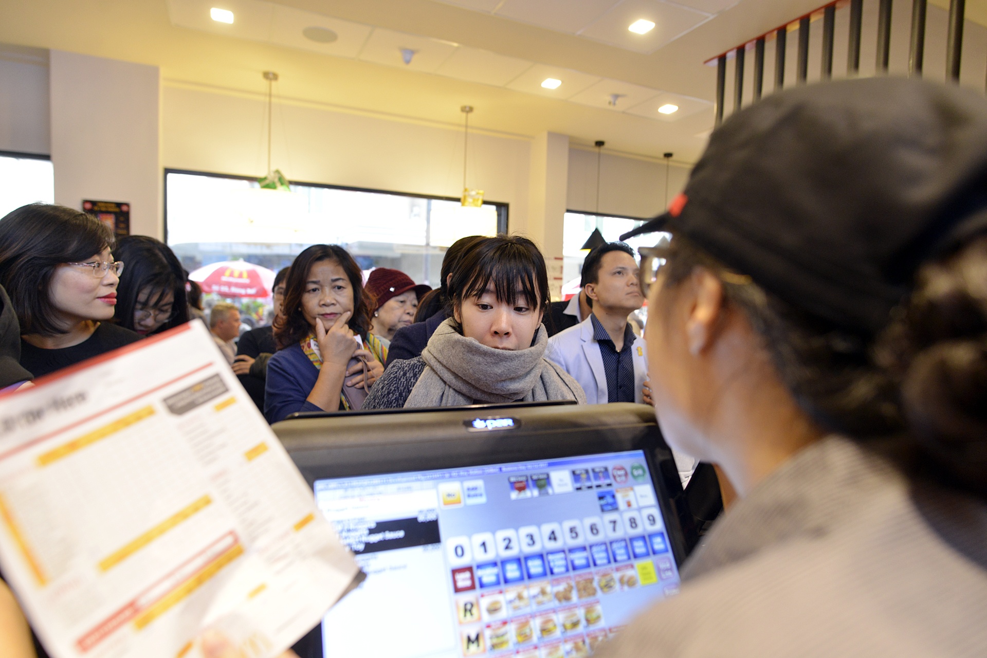 khai truong cua hang mcdonald's tai ha noi anh 9