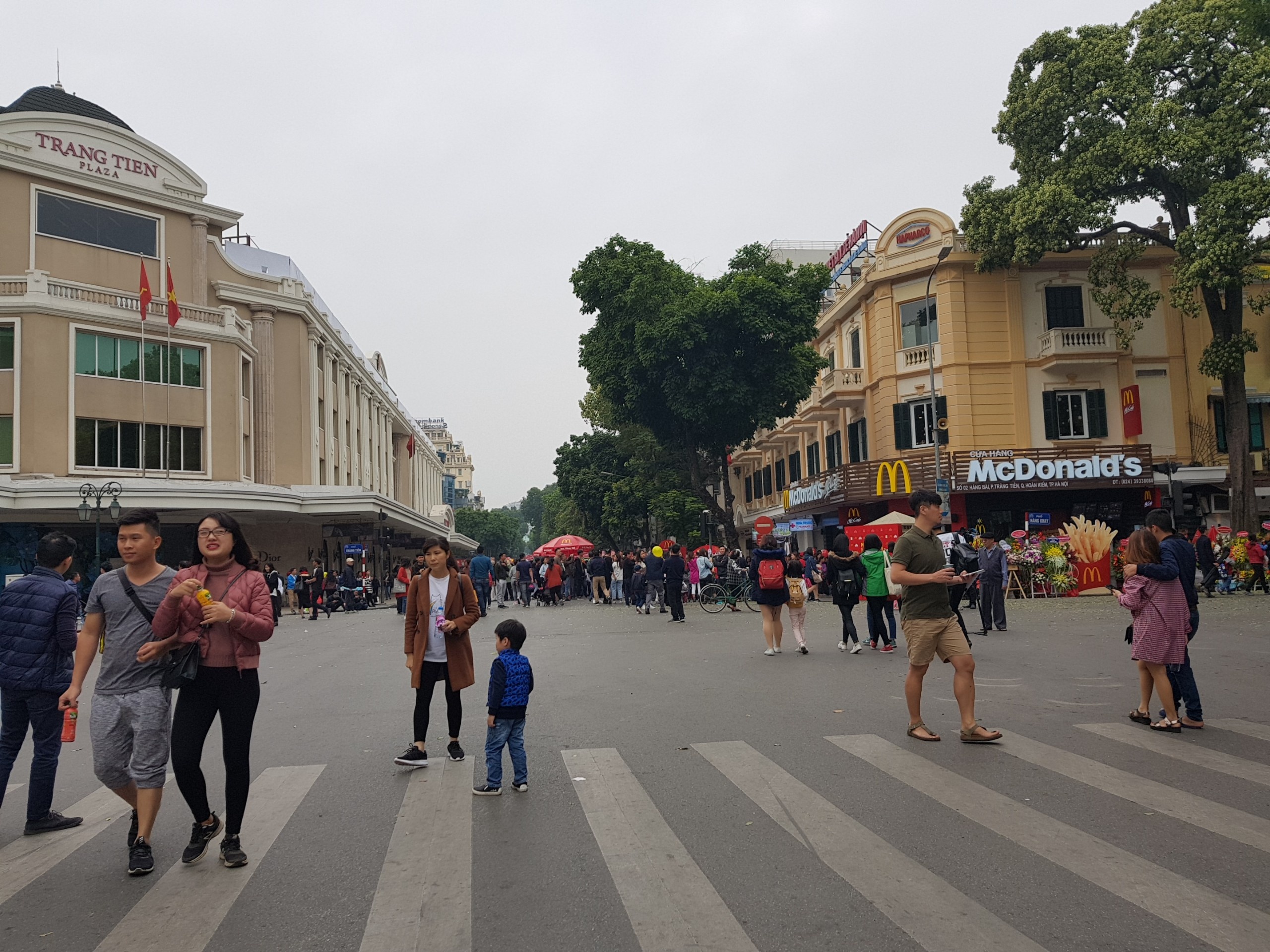khai truong cua hang mcdonald's tai ha noi anh 4