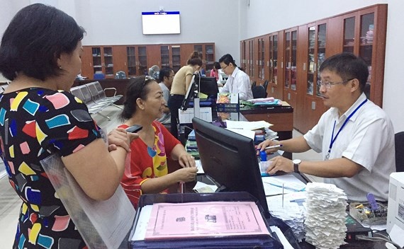 Cong chuc TP.HCM: 3 nam tang luong them duoc 400.000 dong hinh anh