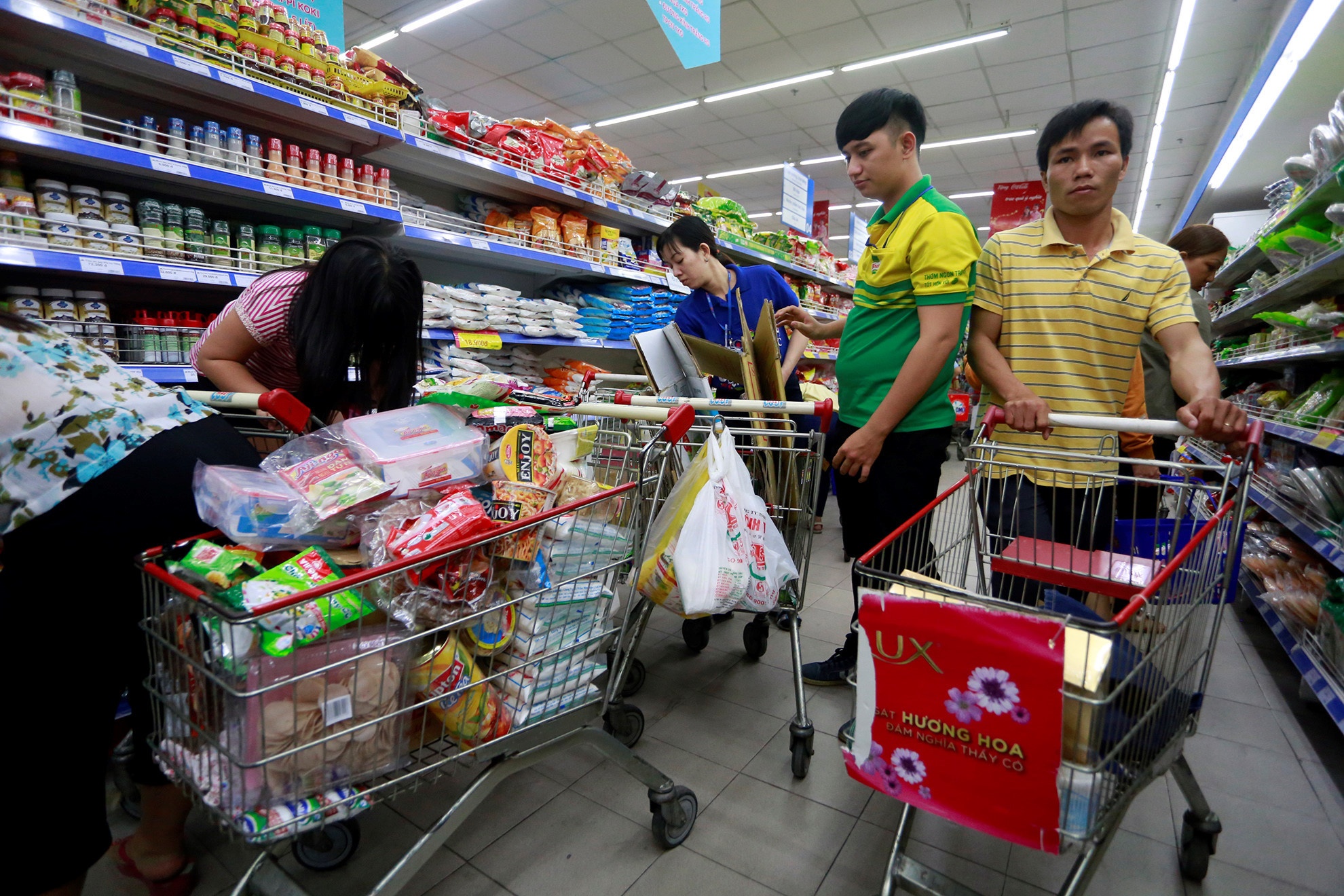 Ha Noi chuan bi 200 trieu lit ruou, bia cho Tet Nguyen dan 2018 hinh anh