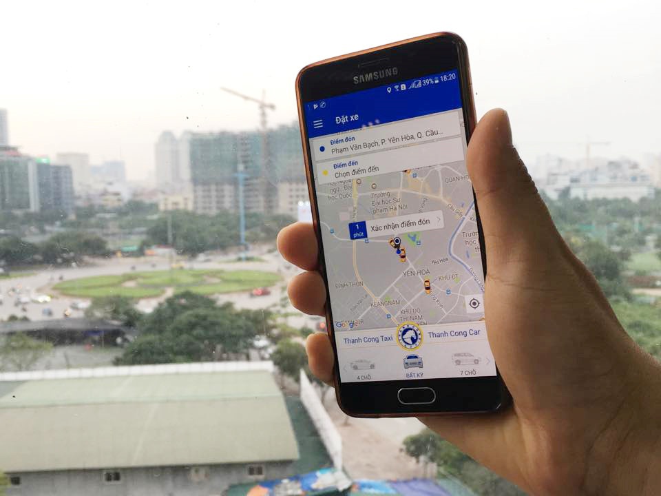 Trinh nghi dinh moi quan ly Uber, Grab: Phai dan logo o kinh xe hinh anh