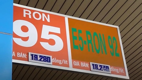 'Khong cong bo gia xang RON 95, nguoi dung co quyen nghi ngo' hinh anh