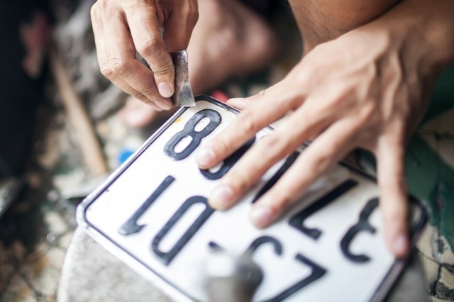 De xuat cap bien so mau vang cho xe kinh doanh, ca taxi lan Uber, Grab hinh anh