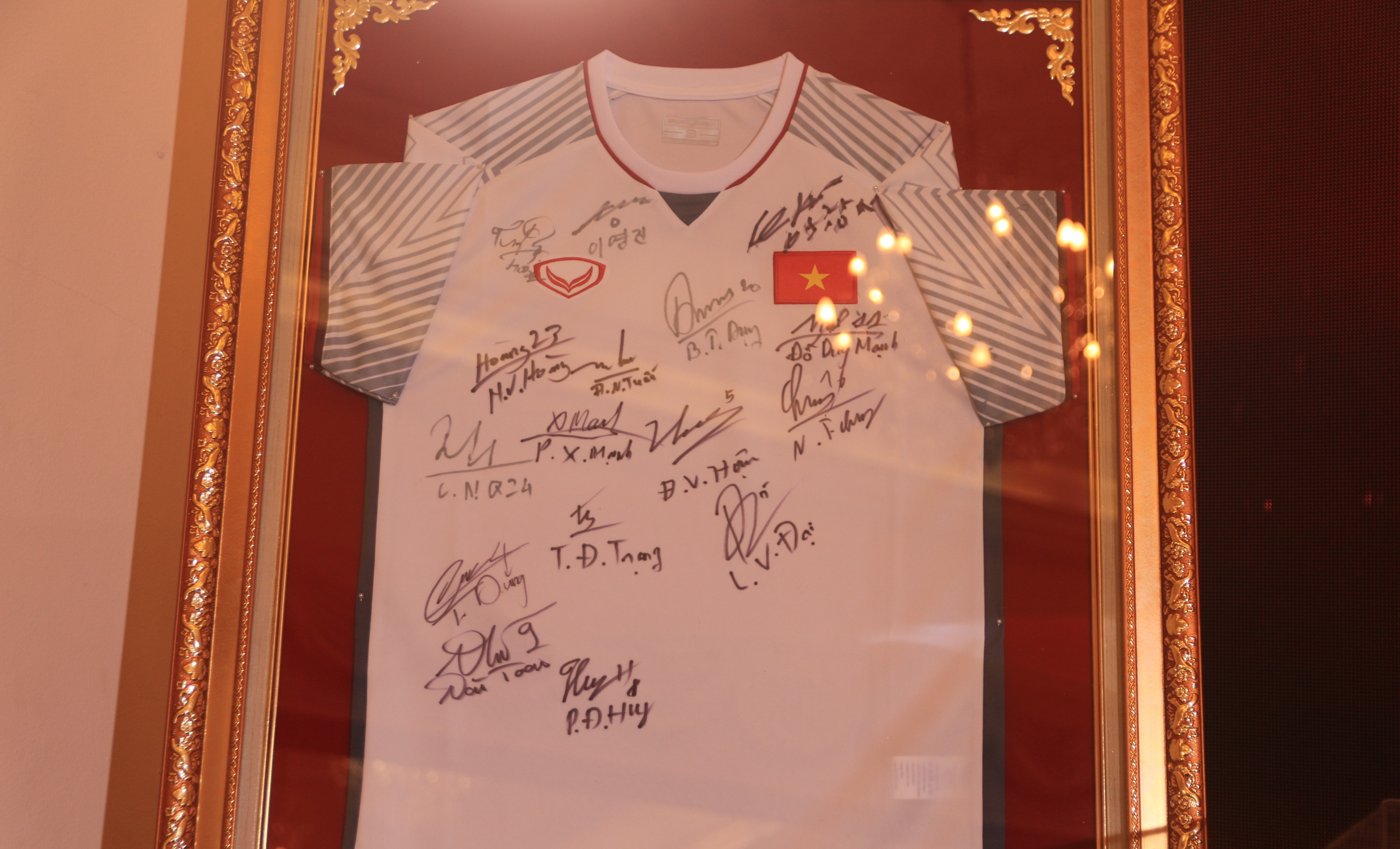 dau gia ao dau doi tuyen U23 Viet Nam anh 2