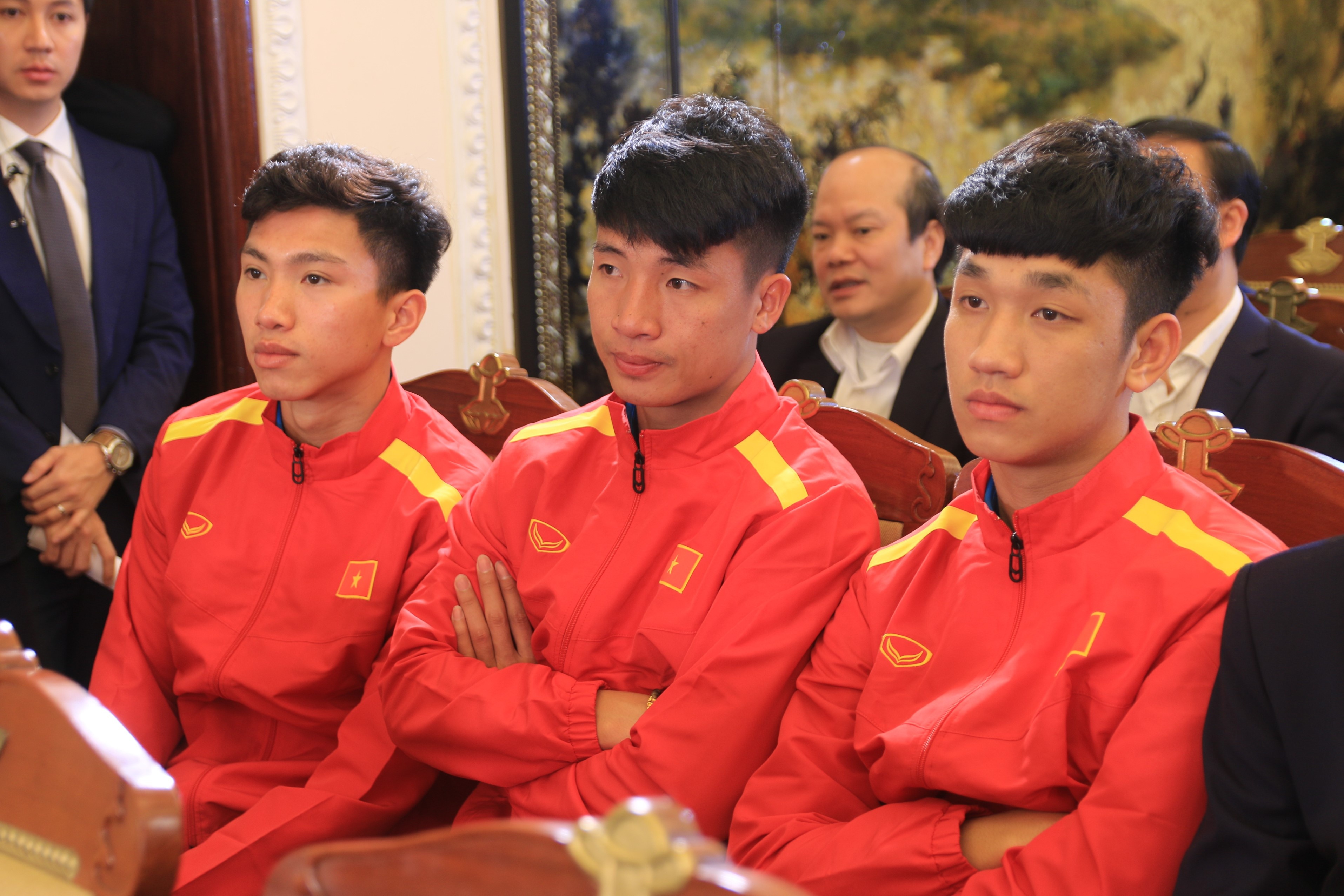 Mang ca lo dat, 1 ha cao su dau gia ao, bong co chu ky U23 Viet Nam hinh anh