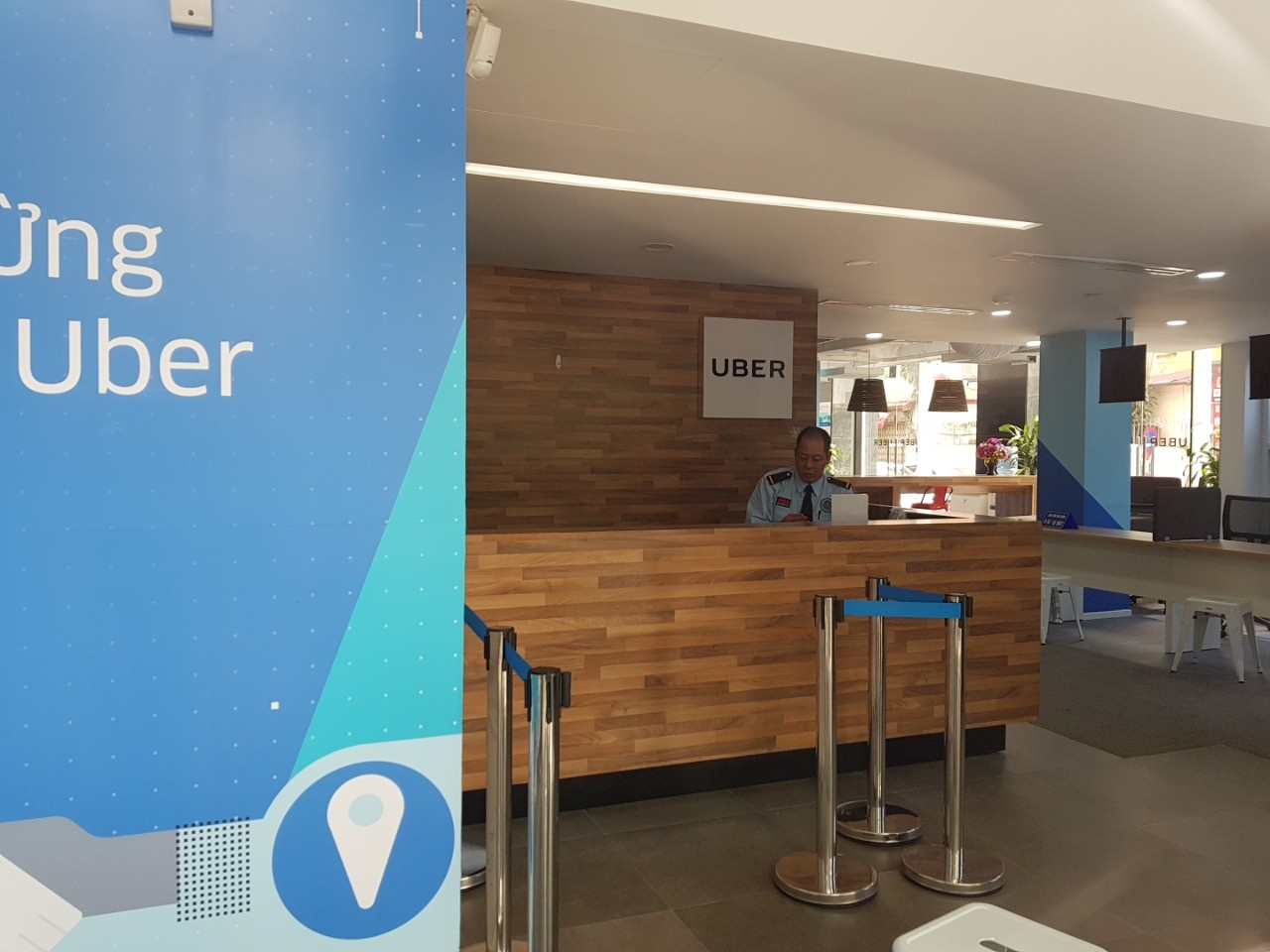 Uber Dong Nam A ban minh cho Grab: Thang hay bai? hinh anh