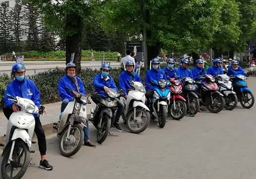 Uber thao chay, nhieu hang xe cong nghe tang toc quyet dau voi Grab hinh anh