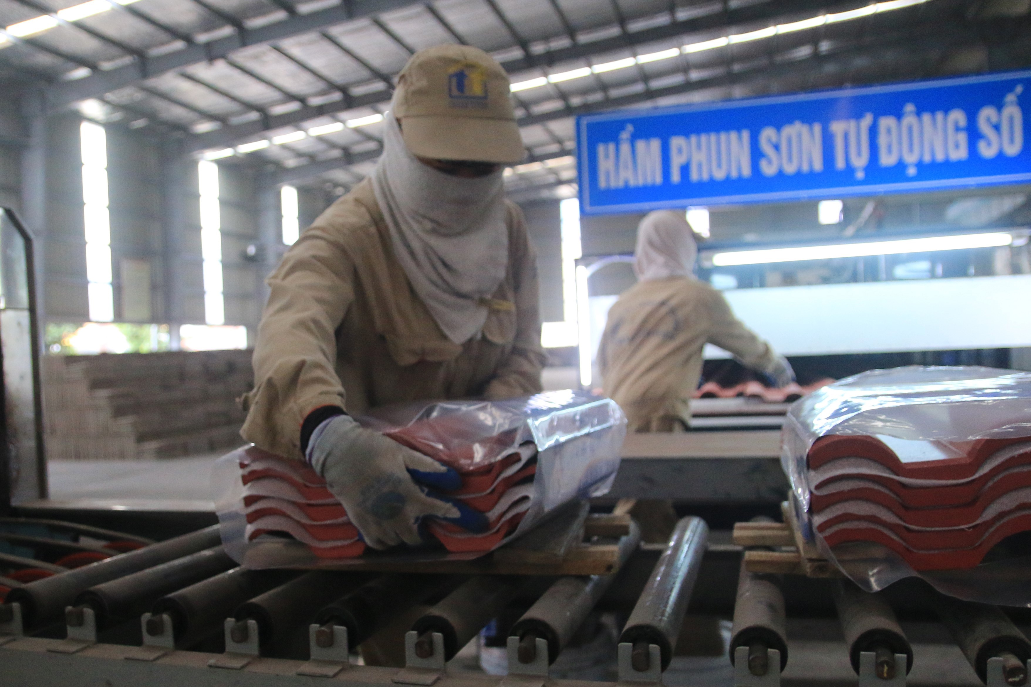 Ben trong nha may tai che xi tro nhiet dien lon nhat Viet Nam hinh anh