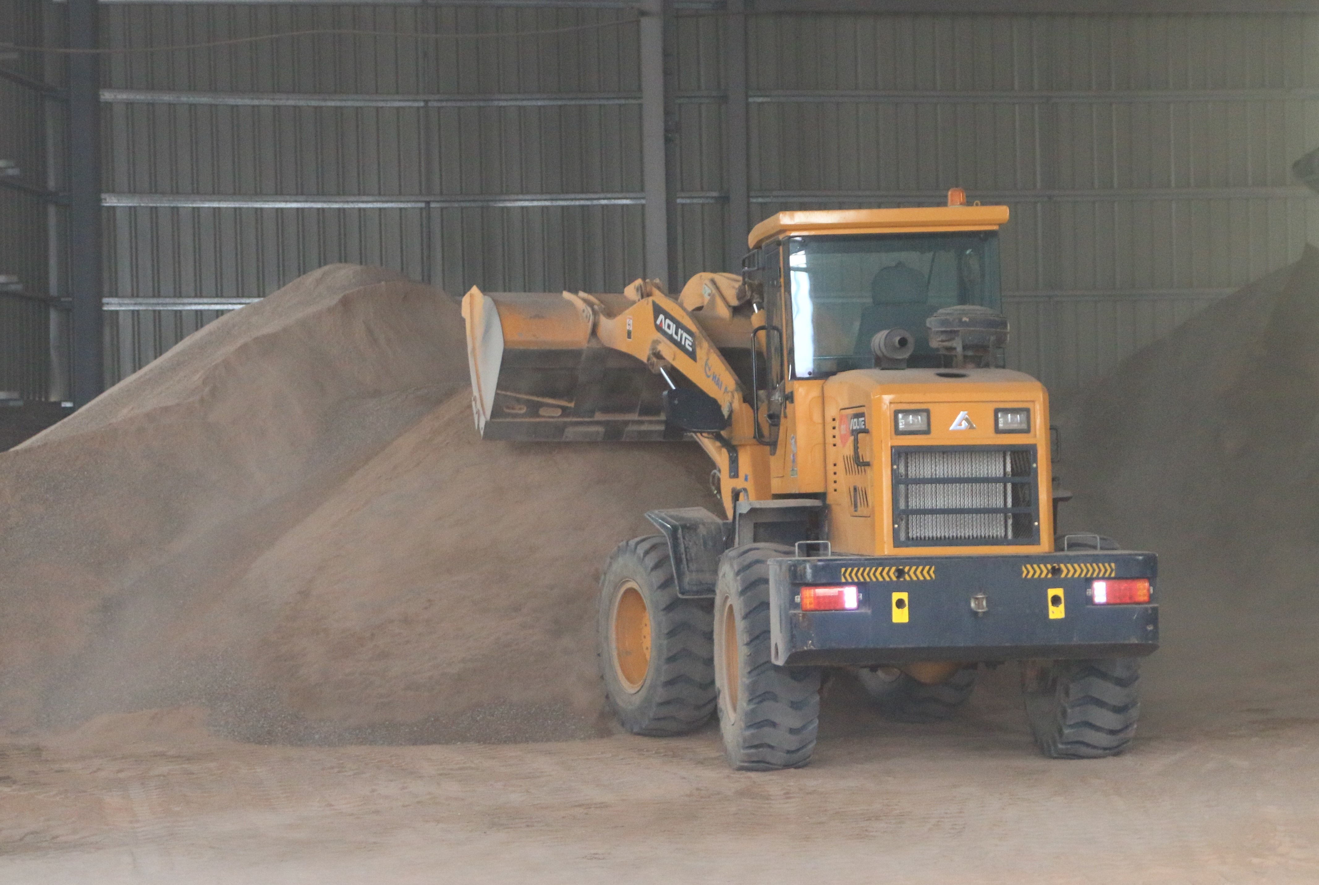 ben trong nha may tai che xi tro nhiet dien lon nhat Viet nam anh 3