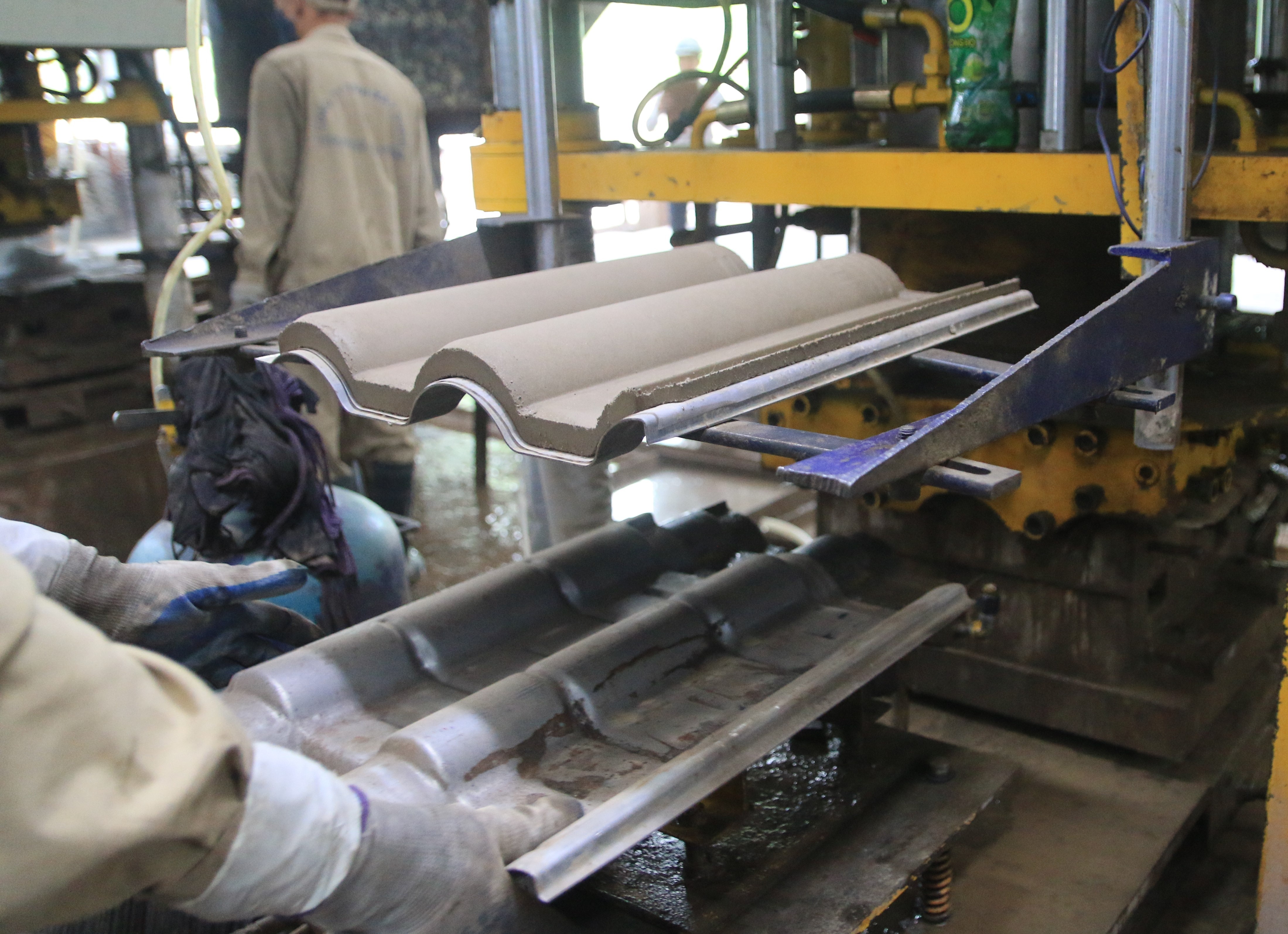 ben trong nha may tai che xi tro nhiet dien lon nhat Viet nam anh 7