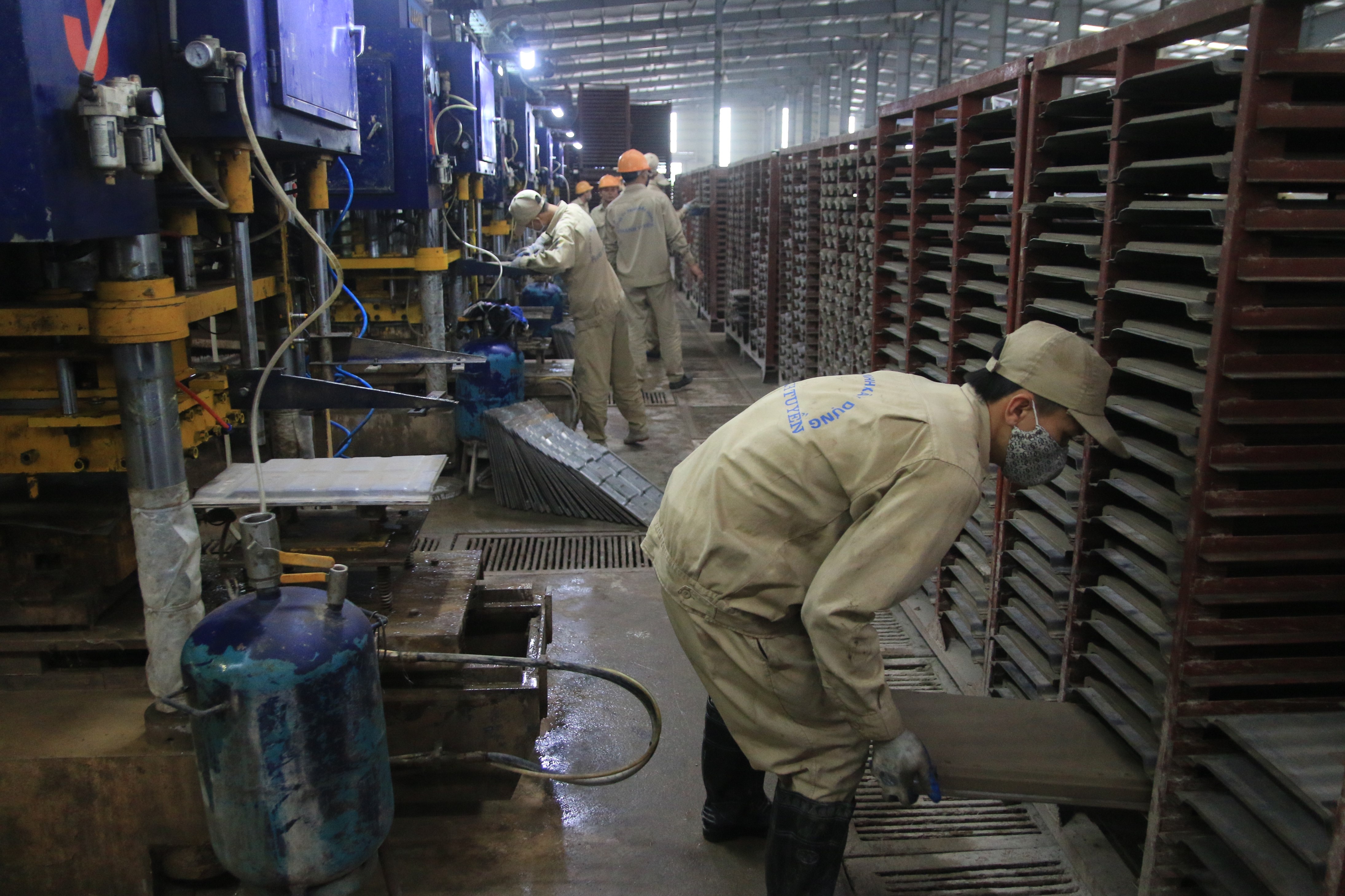 ben trong nha may tai che xi tro nhiet dien lon nhat Viet nam anh 12