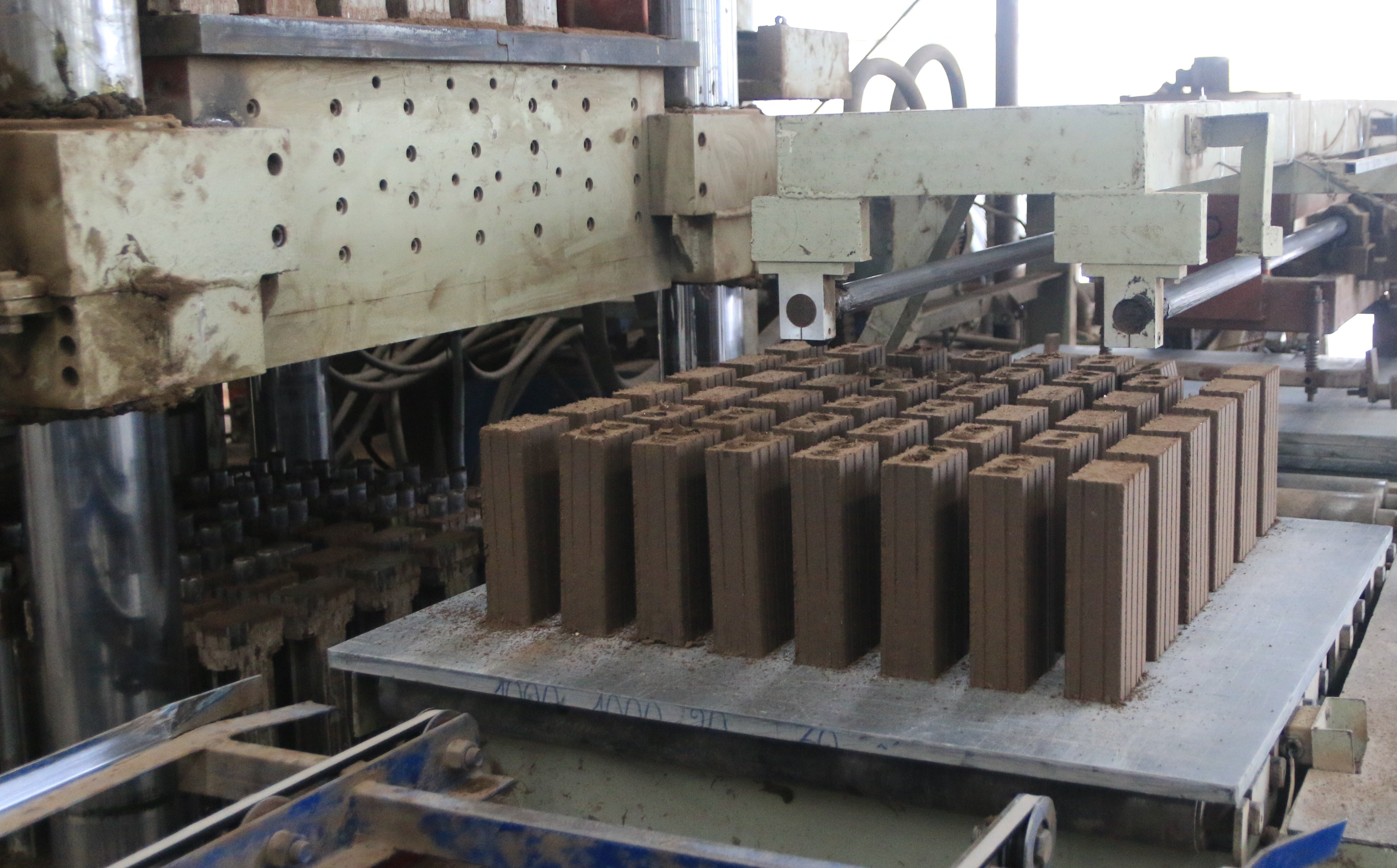 ben trong nha may tai che xi tro nhiet dien lon nhat Viet nam anh 5