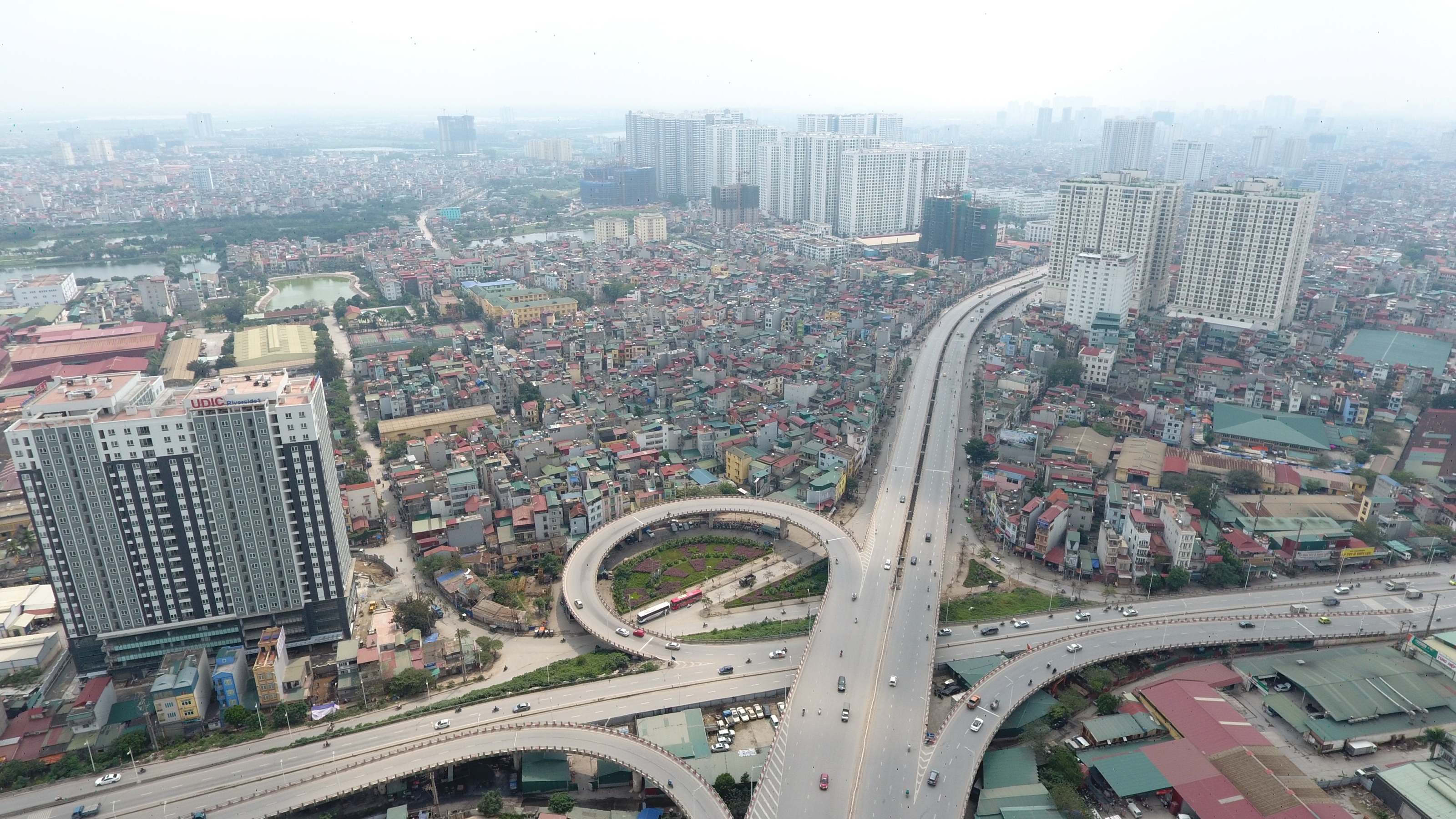 Hang chuc nghin can ho chen chuc doi duong vanh dai 9.400 ty o Ha Noi hinh anh