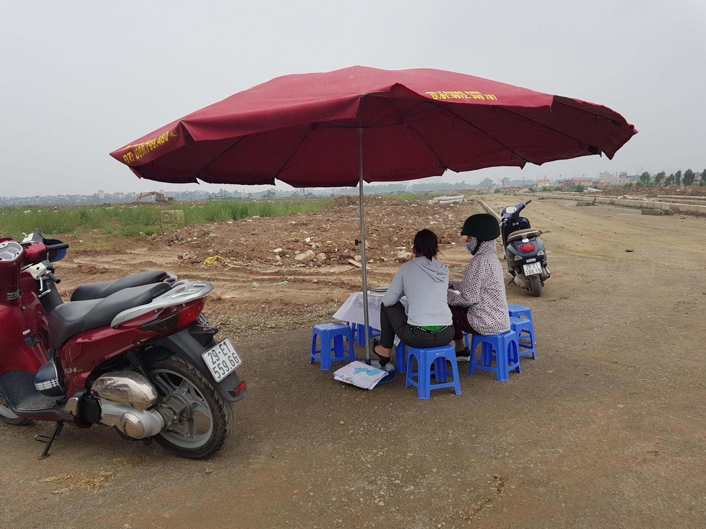 Co dat noi ve sot dat tai khu do thi Thanh Ha hinh anh