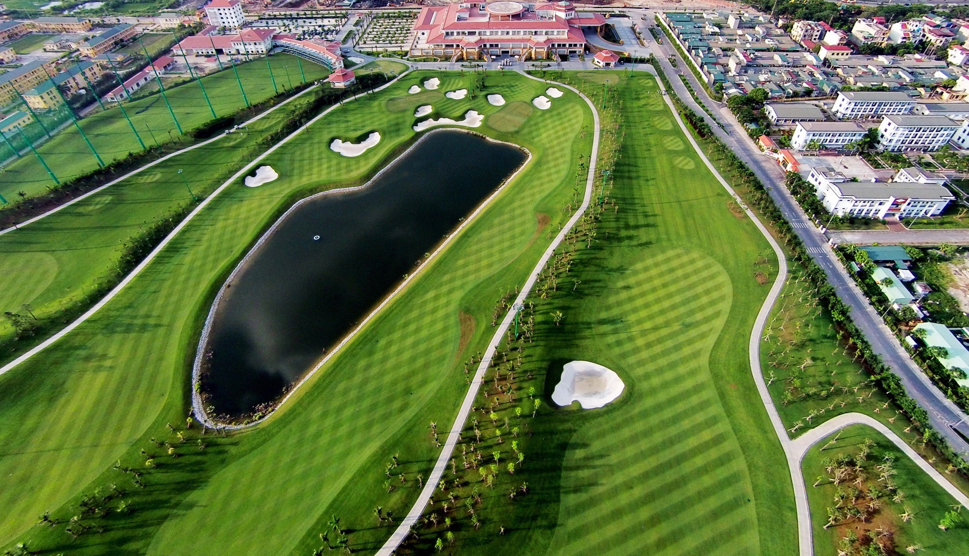 bùng nổ sân golf ảnh 1 bung no san golf anh 1