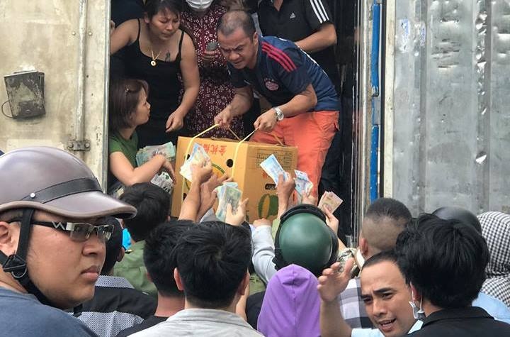 Dan mang truyen nhau vu giai cuu sau rieng o Ha Noi la chieu ban hang hinh anh