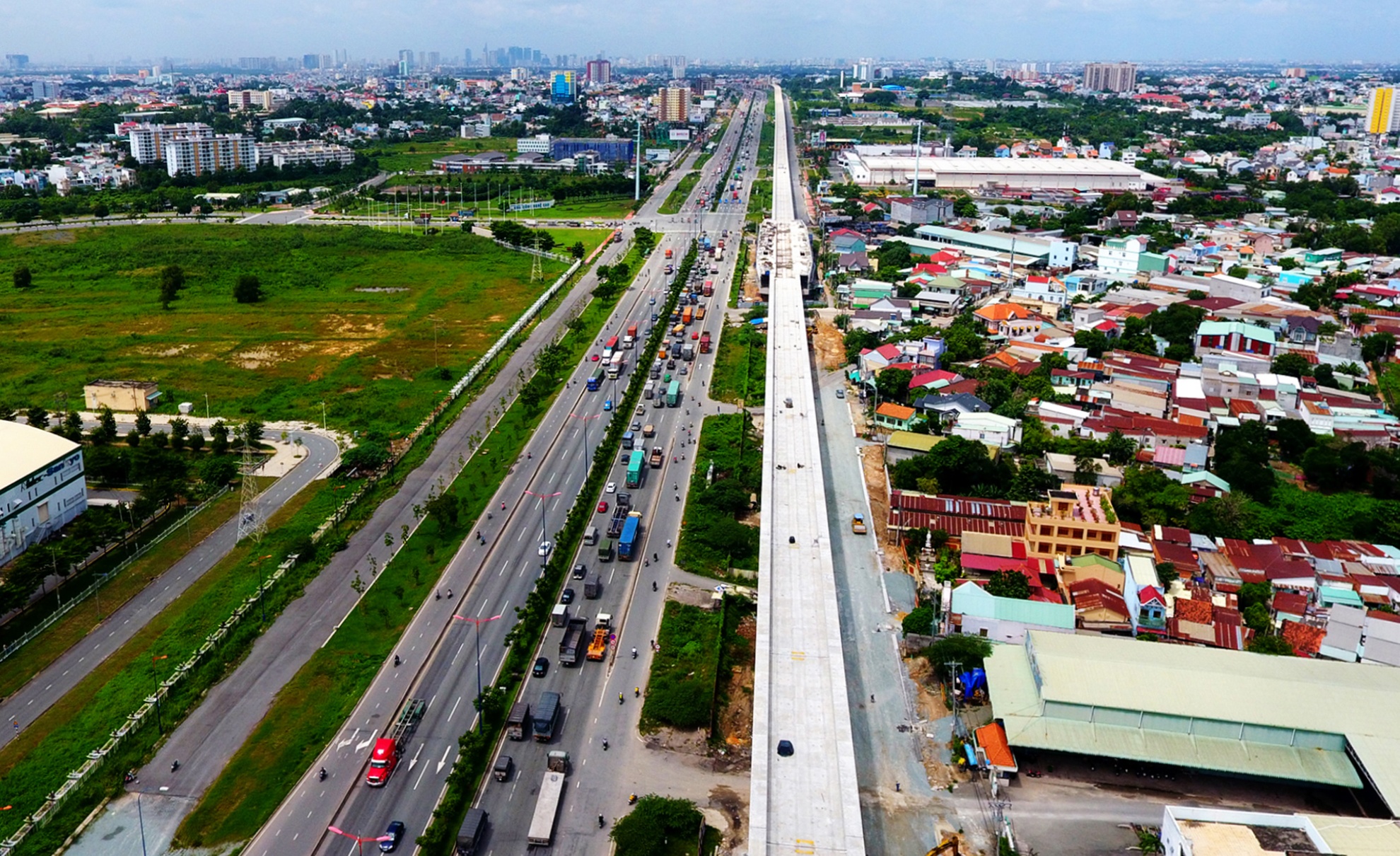 'BT can dem ve benh vien, truong hoc nhung lai doi lay cong chao' hinh anh