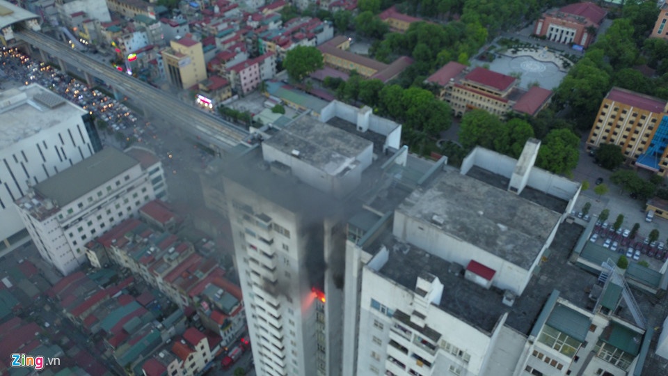 chung cu bi chay fodacon anh 2