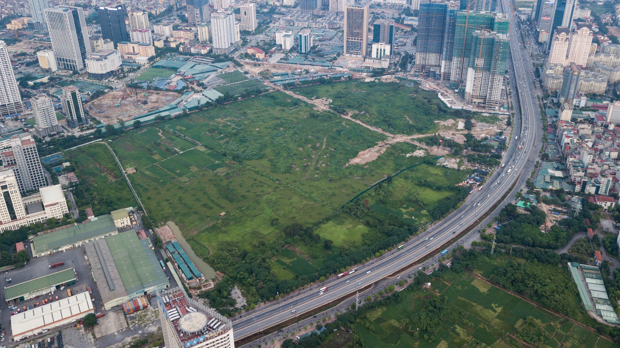 Ben trong du an nha hat Hoa Sen chua trien khai da dung o Ha Noi hinh anh