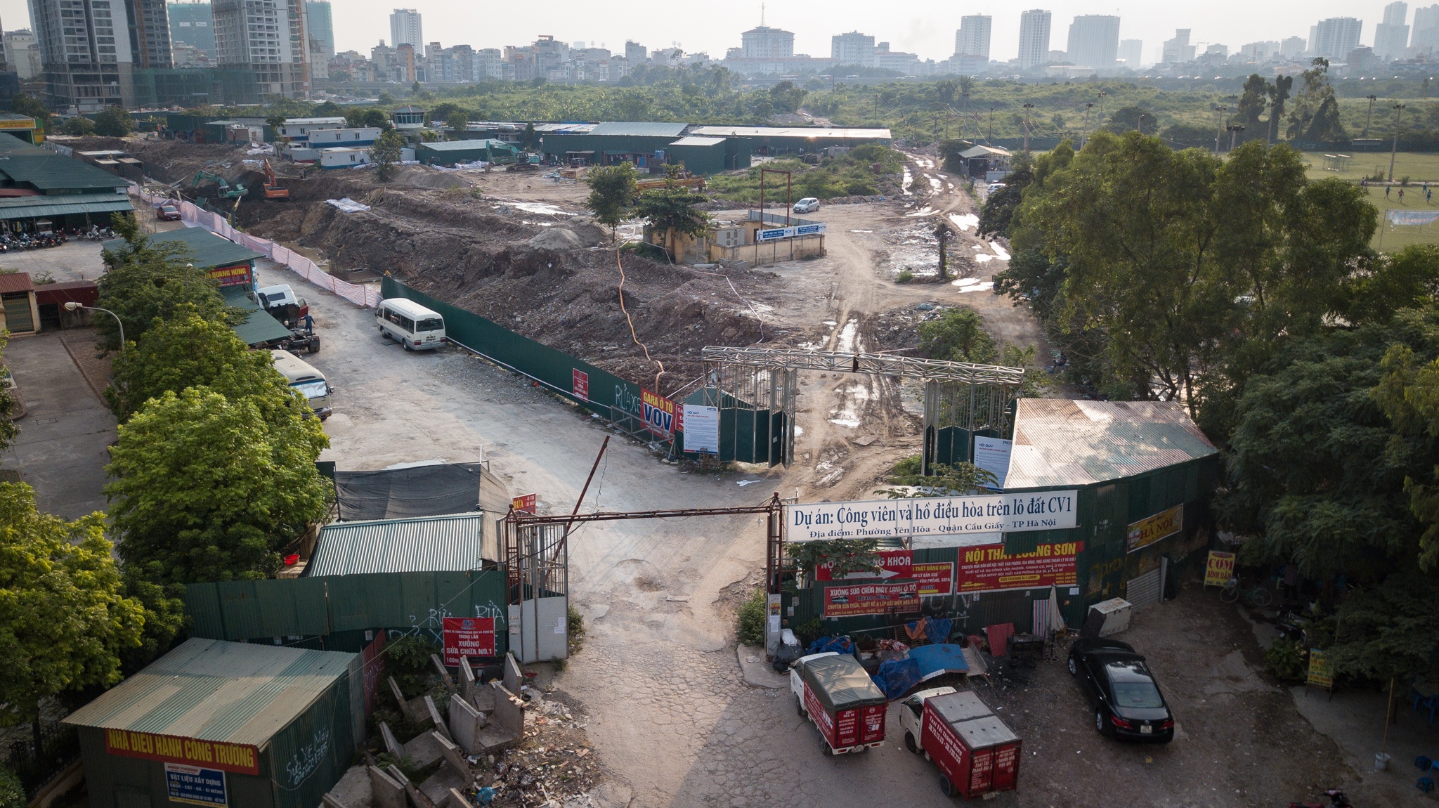 Toan canh cong vien cham tien do va nha hat Hoa Sen vua bi dung hinh anh