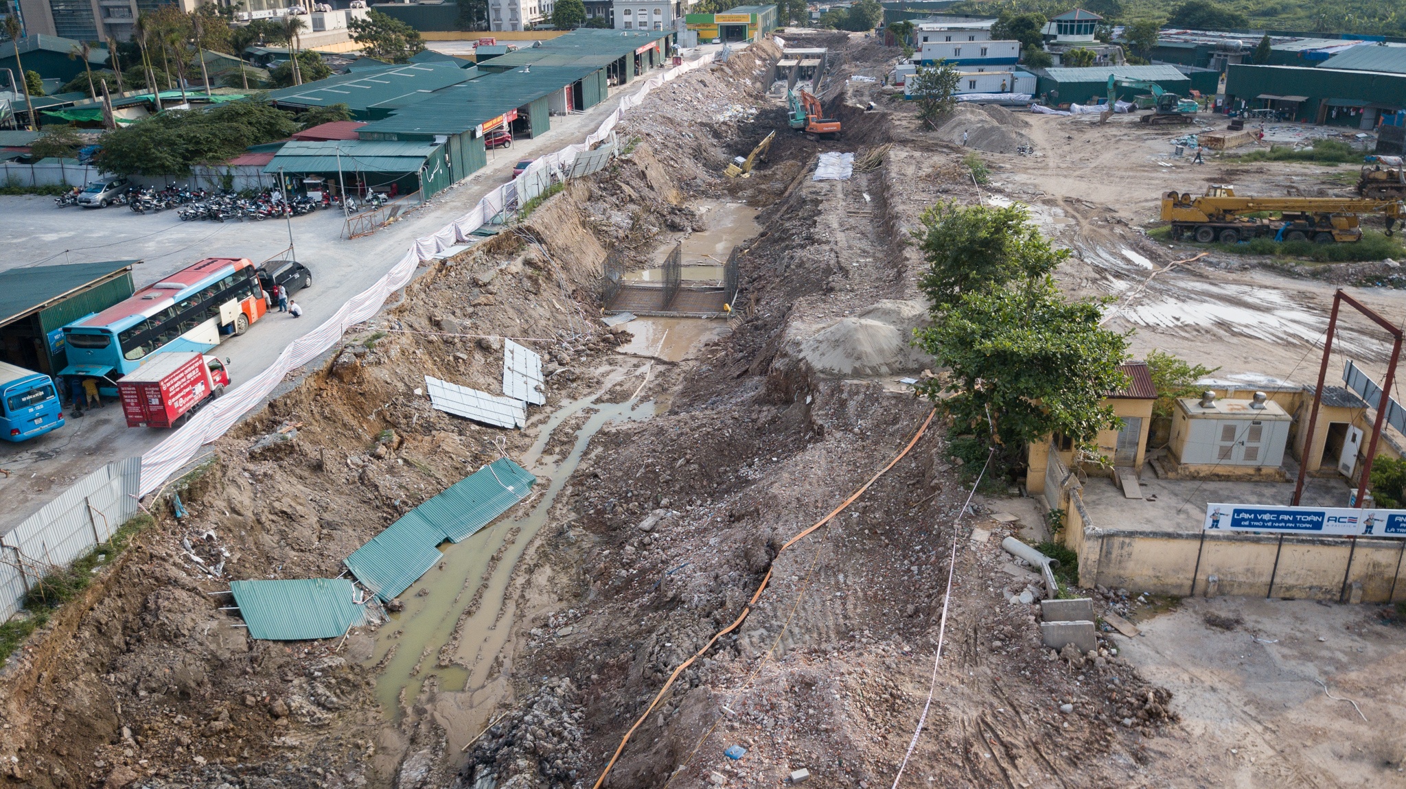 nha hat hoa sen 2.000 cho anh 4