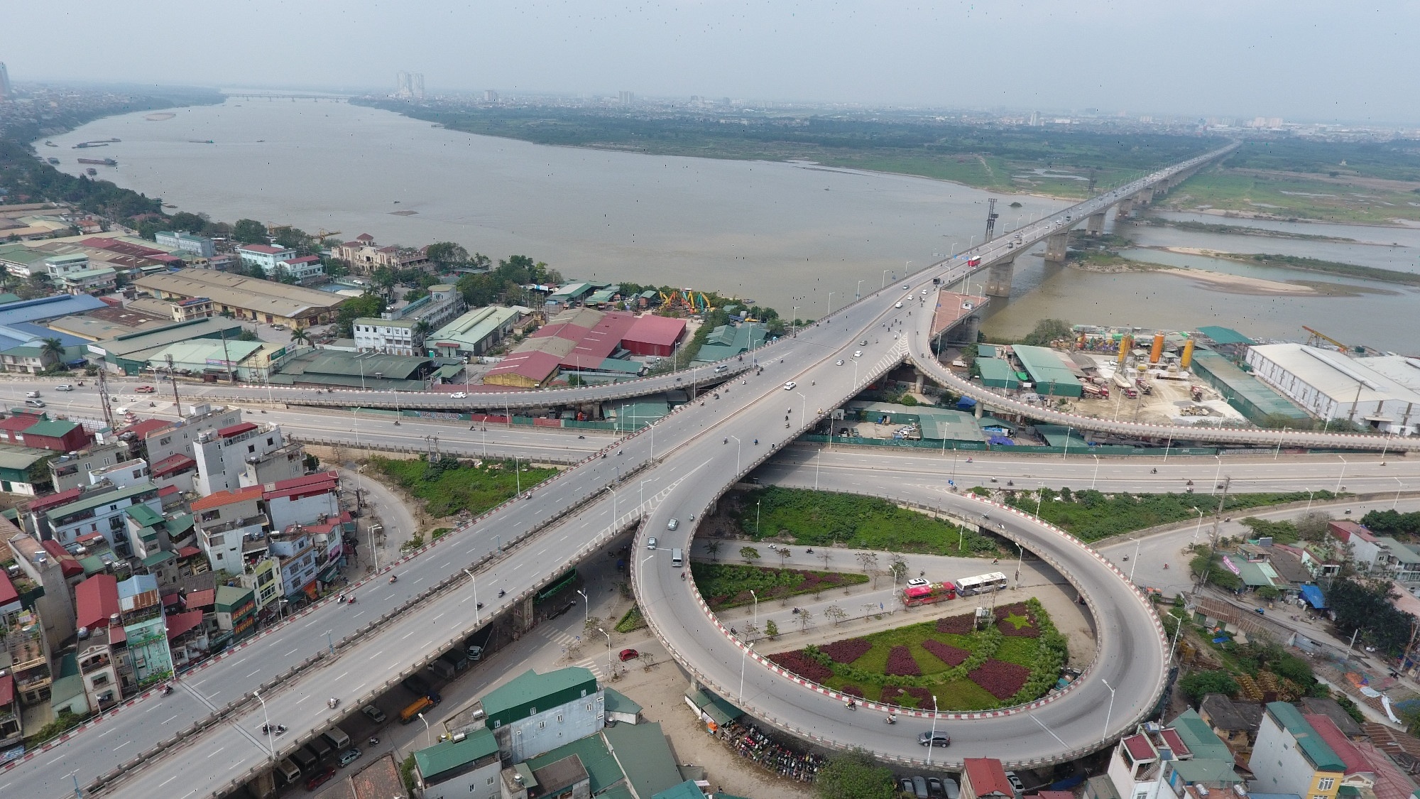 Het dat lam chung cu ven ho, DN Ha Noi nhanh chan xi dat nhin ra song hinh anh