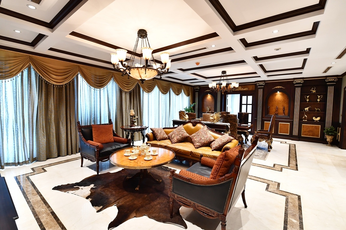 Ben trong 'biet thu tren cao' dat vang gia 3 trieu USD tai Ha Noi hinh anh