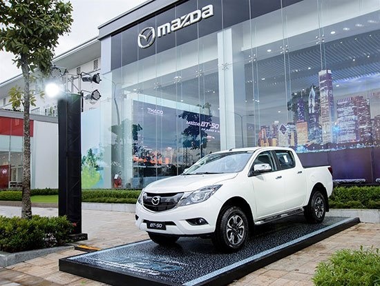 Phi truoc ba xe ban tai va xe van sap tang hinh anh