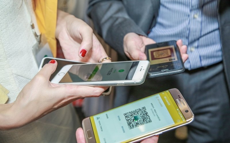 ai dang thong linh thi truong mua sam viet nam anh 3