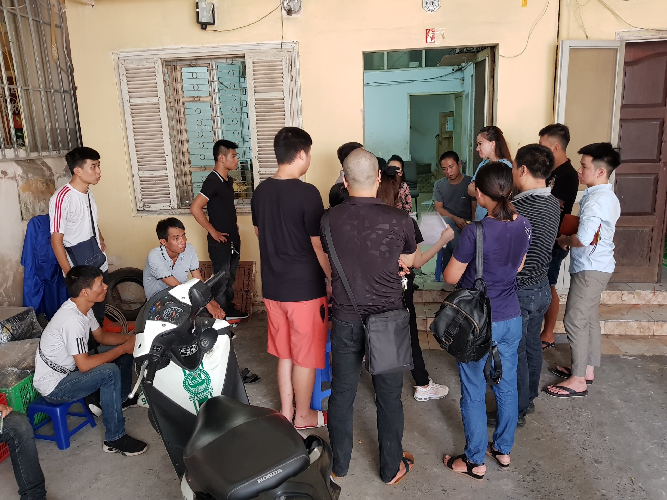 rủi ro khi ủy quyền cho các hãng chuyển phát thu tiền hộ khách hàng ảnh 2 rui ro khi uy quyen cho cac hang chuyen phat thu tien ho khach hang anh 2