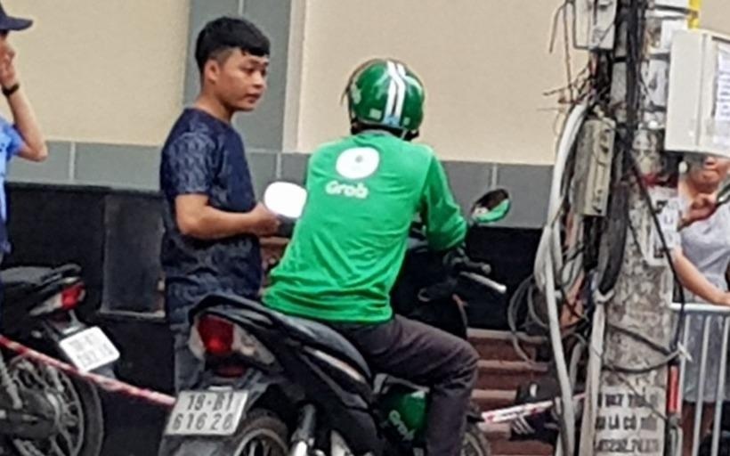Go-Viet cu nguoi ra le duong tiep nhan tai xe Grab dang ky tai Ha Noi hinh anh