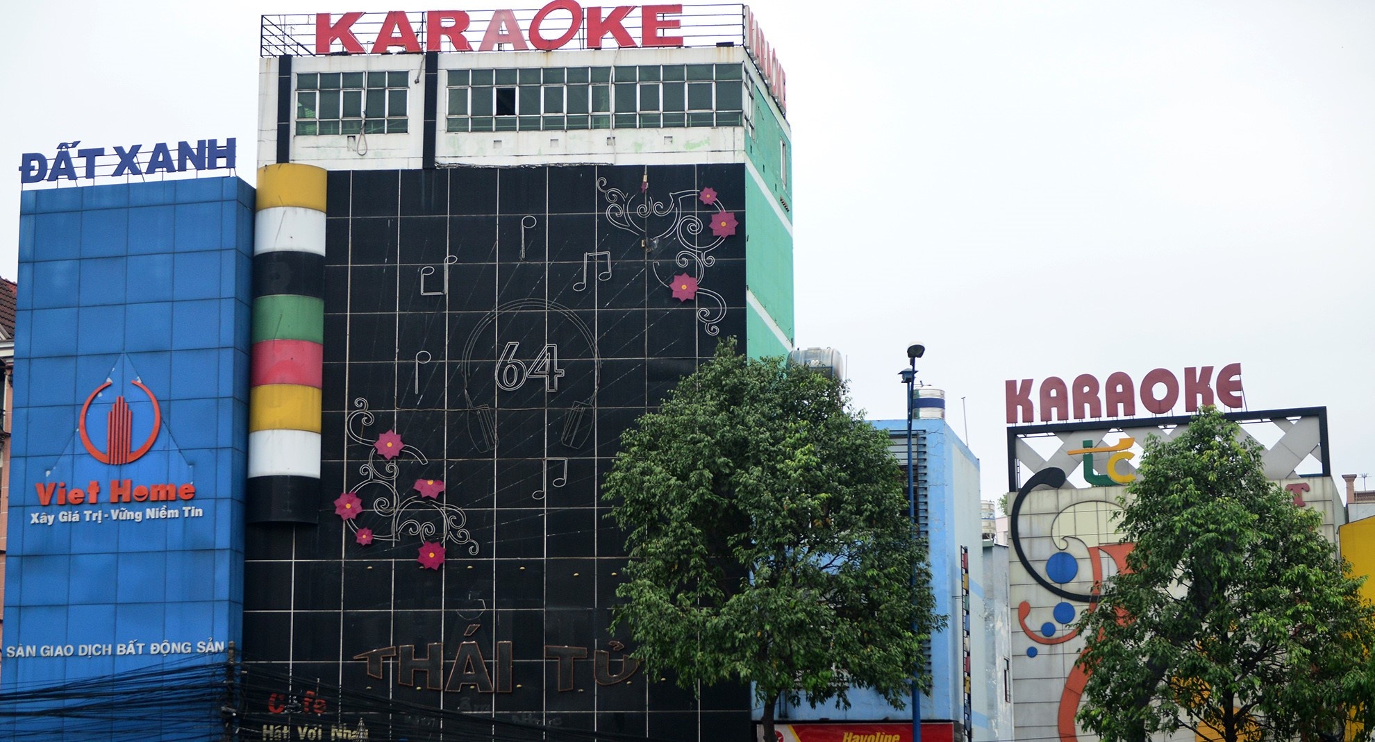 TP.HCM ‘than kho’ ve viec cap phep kinh doanh karaoke, massage hinh anh